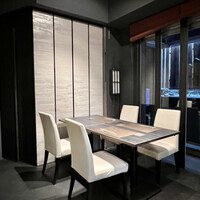 ふた川 - 店内　テーブル席