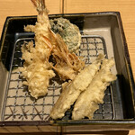 Tempura Tenkiyo - 冬の天ぷらコース４１８０円。車海老、あたま、わかさぎ×２、ブロッコリー。ブロッコリーの天ぷらが驚きの美味さです（╹◡╹）（╹◡╹）