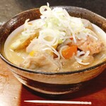 二の鉄 - ★★もつ煮込み 528円 味は普通！