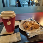 カフェ･ベローチェ  - 料理写真:紅茶＆チョコチャンクスコーン