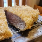 とんかつ ひこのや - ふっくら切れ目が美しい!!!