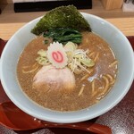 八徳 - 背脂醤油そば
            脂少なめ・味普通・麺普通