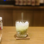 Bar 銀杏庵 - ① キウィのカイピリシマ（ラム版カイピリーニャ）