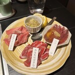 東京鶏焼肉とおでん はーばーど - 塩焼肉3種