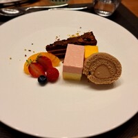 グリロジー バー＆グリル - 