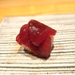 鮨 巳之七 - マグロ（赤身）