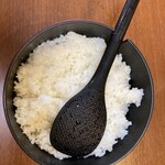 郷土料理 大衆割烹 ほづみ亭 - 4人前のご飯がお櫃に入ってきます。当然おかわりを頂きました♪