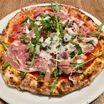 Pizzeria LUNA NUOVA - プロシュート エ ルーコラ