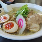 青竹手打ちラーメン　おお竹 - 塩ラーメンネギ抜き、味玉トッピング