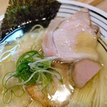 麺道 千鶏 - チャーシュー、海苔、ねぎ、ワンタン～