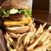 クアアイナ - 厚切りチーズバーガー(チェダーチーズ)