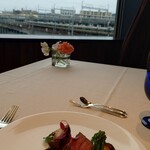 イタリア料理 サンミケーレ - 写真奥にはドクターイエロー