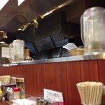 ラーメン壱六家 - 201312　壱六家　店内⇒