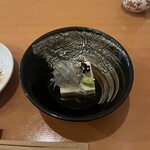 カジュアル和食と地酒しおさか - お通し　生シラスと胡麻豆腐
