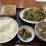 十八番 - 青椒肉絲定食(1,000円)