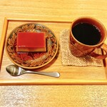 喫茶 音に聞く - ラム酒香るかぼちゃプリン  コーヒー(いたりあん)