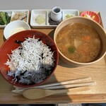 食堂コマニ - 和歌山山利のしらす丼、豚汁に変更バージョン