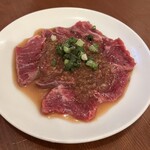 ニクジュウハチ - 牛もも肉のタタキ～おろしポン酢～（ハーフ）/¥700