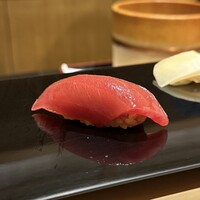 鮨 竜介 - マグロの赤身漬け（北海道吉岡産）