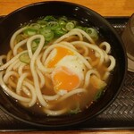 231935004 - たまごうどん (税込)390円 →七味をたっぷりかけたあと、たまごを割ってみました (2024.01.20)