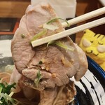 大阪麺哲 - チャーシュー、にゅ～～ん！