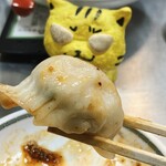 キントウン - 餃子、にゅ～～ん！