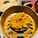 茶禅華 - 鴛鴦蒸蟹（雌・雄のミックス 食べ応え充分。濃厚な上海蟹の内子・白子と蟹身の甘さ・旨みがヤバぃ）