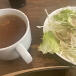 さわらじま - 地鶏スープと野菜サラダはセルフ