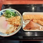 丸亀製麺 - 料理写真:とろ玉うどんに天かすとネギトッピング