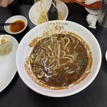 中国手打拉麺 馬賊 - 食べてます。