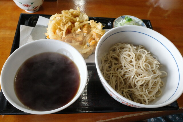 石筵（いしむしろ） - 川桁（そば）の写真