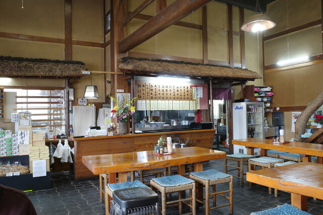 石筵（いしむしろ） - 川桁（そば）の写真