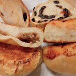 Pafonte - 豚まんチーズパン、かねふく明太ポテトフランス、北海道産小麦クルミレーズン各断面