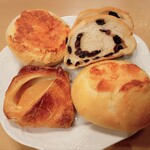 パフォンテ - まる見え林檎180、豚まんチーズパン、北海道産小麦クルミレーズン、かねふく明太ポテトフランス