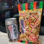 ニューデイズ キオスク - 宝焼酎の烏龍割り＆おつまみ歌舞伎揚