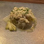 トムクリオーザ - 松葉蟹　冷静パスタ　蕪出汁　リンケル小麦　菊の花　シブレット