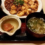 大戸屋 - 父親が作ってくれていた麻婆豆腐の豆腐は、母親のそれとは違って、『粉々』のほぼスープ状態だったっけ。そして辛かった(勿論美味しかった)