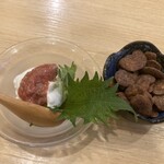 Wagohan Ikkom Maruya - 鯛わたとチーズ、黒糖豆