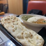 インド料理 RUCHI - ライスandハーフナンてすが、ナンがでかい