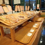 カフェワンオアエイト - 店内