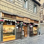 Il Fornaio - Campo di Fioriの入口に位置するパニーニ屋　年中無休です