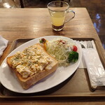 Cafe ONE OR EIGHT - 厚切り（厚さ４cm）トーストセット（サラダ＋ドリンク付き）￥900（土日祝日価格）