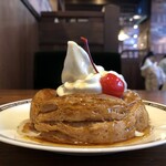 Komeda Kohi Ten - シロップビシャ掛けシロノワール（側面）