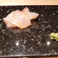 匠　達広 - 昆布締めヒラスズキ御造り