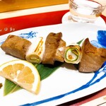 築地寿司清 - 鮪と葱串焼き めちゃ厚みがある鮪。絶妙な焼きがすごい！