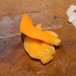 千葉たかおか - ③青柳(千葉県木更津産)
      産卵は早春~夏、旬は春
      仄かな磯の香り、蕩ける様な消え去り方
      煮過ぎでもなく貝類が蕩ける、味わいは透明感があり、甘み&旨みが豊か、激ヤバです