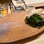 千葉たかおか - ○ガリ、若布(千葉県保田)、薄切り酢蓮根(千葉県香取)、自家製ポン酢 
      本格的な始まりの前にお酒のアテとして