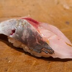 千葉たかおか - ⑲真鯵(千葉県金谷産、昼水揚げ)
      身が脂で濃いピンクに、肉厚で脂のりが過去1番に凄まじい！
      だけでなく、滋味も深く濃く、悶絶もの
      でも後味はスッキリとしており絶妙のバランス 