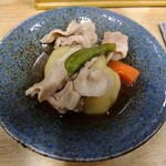 とん八 - 新じゃがの煮物 420円(税込)(2024年1月18日撮影)