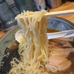 とし井 - さがみ屋製麺の中太縮れ麺
